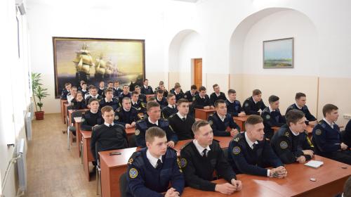 ForPost- В Севастополе сотрудники ФСБ не дали студентам купить зачет по английскому языку