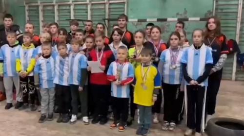 ForPost- Министр спорта Крыма назвала причины занятий детей в плесени и холоде зимой