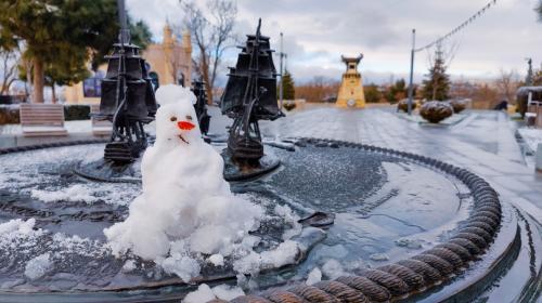 ForPost- Севастопольские снеговики соревнуются размером и художественным подходом
