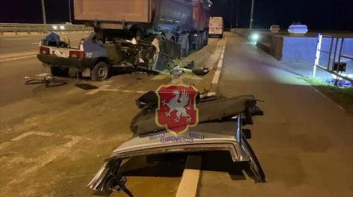 ForPost- Водитель «девятки» чудом уцелел в ДТП с грузовиком под Севастополем