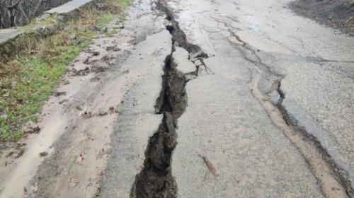 ForPost- Из-за дождя в Крыму перекрыли сразу несколько автомобильных дорог