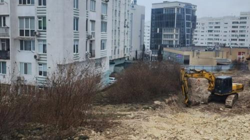 ForPost- Подозрительная подпорная стена в Севастополе остается под вопросом