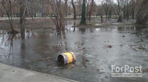 ForPost - Новый «водоём» в главном парке столицы Крыма встревожил жителей