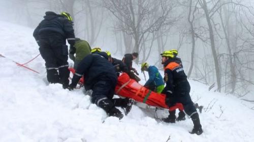 ForPost- Лавина в горах Крыма травмировала лыжника