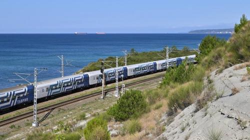 ForPost- Поездам из Крыма в Сочи частично вернули железную дорогу