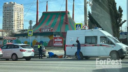 ForPost- Мопедист и автолюбитель не поделили перекрёсток в Севастополе
