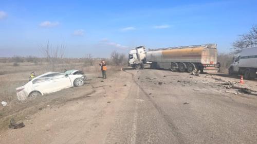 ForPost- На севере Крыма в смертельном ДТП столкнулись легковой автомобиль и грузовик
