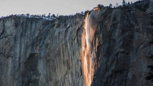 ForPost- Уникальный огненный водопад сняли на видео 