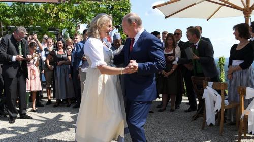 ForPost - Танцевавшая с Путиным экс-глава МИД Австрии окончательно переехала в Россию