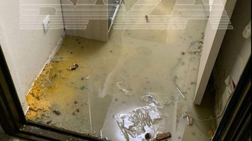 ForPost- «Затопило 14 этажей»: соседи рассказали о женщине, которая пырнула зятя и вырвала трубу