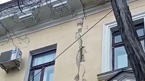ForPost- Губернатор Севастополя потребовал разобраться с трещинами на здании горбольницы № 1 
