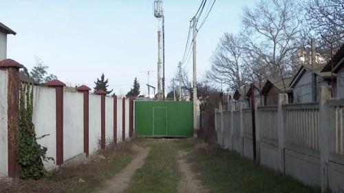 ForPost- На севастопольской дороге вырос глухой забор 