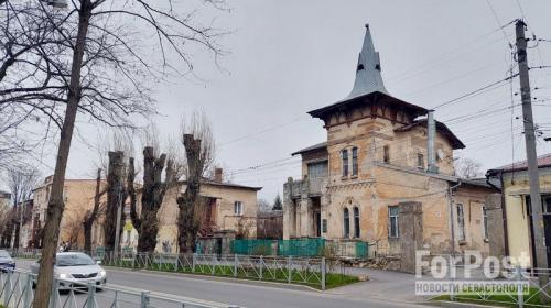 ForPost- «Дом Черчилля» в столице Крыма разрушается без реставрации