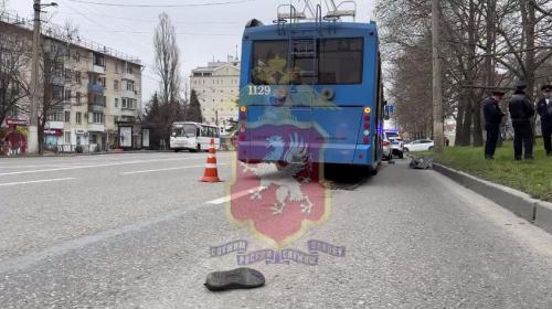 ForPost- В Севастополе троллейбус сбил молодого мужчину на пешеходном переходе