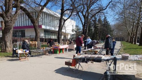 ForPost- «Блошиный рынок» или слёт коллекционеров: как в Крыму приобрести артефакты