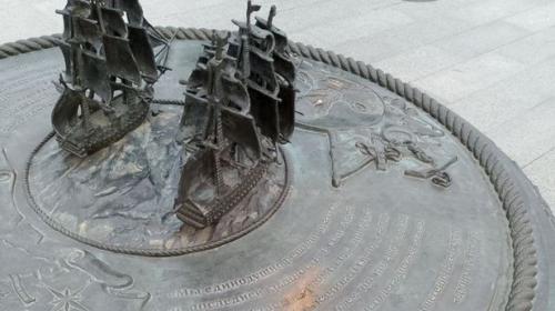 ForPost - Севастопольский скульптор советует оставить след осколка на карте-памятнике «Бой „Меркурия”» 