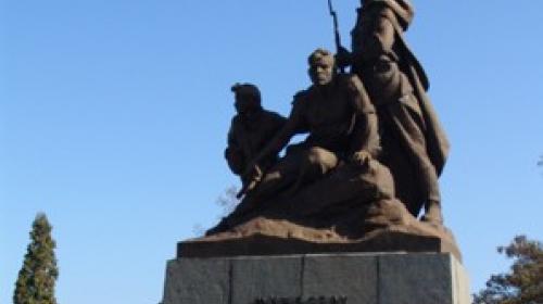 ForPost - В Севастополе открыли мемориальную доску скульптору Станиславу Чижу