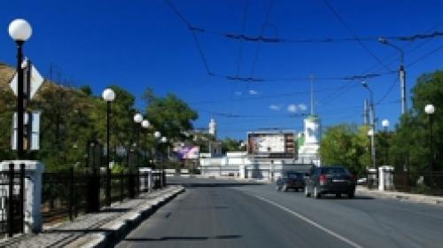 ForPost - За проблему дорожного движения на участке у железнодорожного моста в Севастополе примутся с осени. А пока доделывают документацию