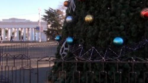 ForPost - Севастопольцев и гостей города приглашают встретить Новый год возле ёлки на площади Нахимова