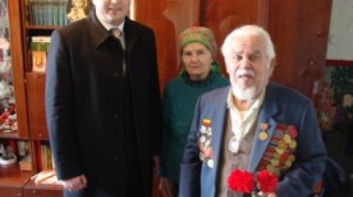 ForPost - В Гагаринском районе поздравили ветеранов и военнослужащих с Днём защитника Отечества