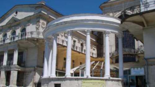 ForPost - «Итальянский дворик» ДДЮТ на набережной Корнилова в Севастополе станет летней детской эстрадой