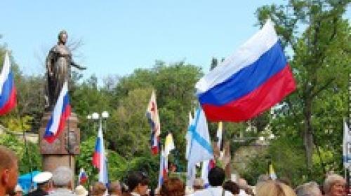 ForPost - В Севастополе совершено нападение на палатку защитников памятника Екатерине II