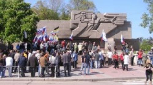 ForPost - В Севастополе прошел митинг в поддержку защитников Графской пристани и против войны в Южной Осетии