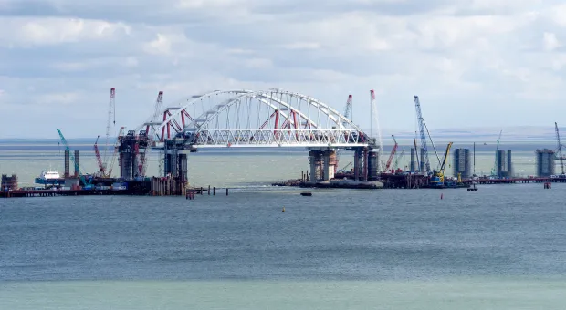 Беспилотники США заметили у строящегося Крымского моста