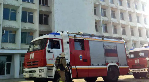 В Севастополе из горящего здания университета эвакуировали 1200 студентов