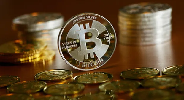 Стоимость биткоина рухнула на 30 процентов