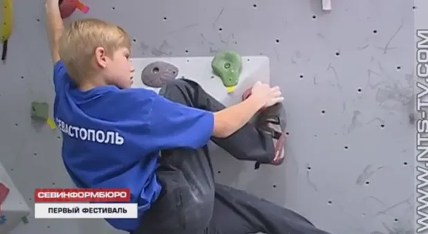 В спортшколе Севастополя появился свой скалодром