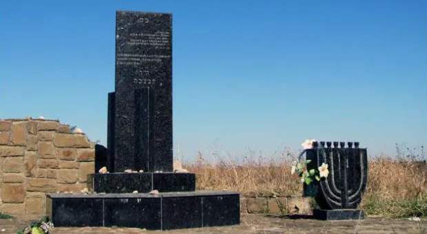 На месте массового расстрела евреев в Крыму орудуют чёрные копатели