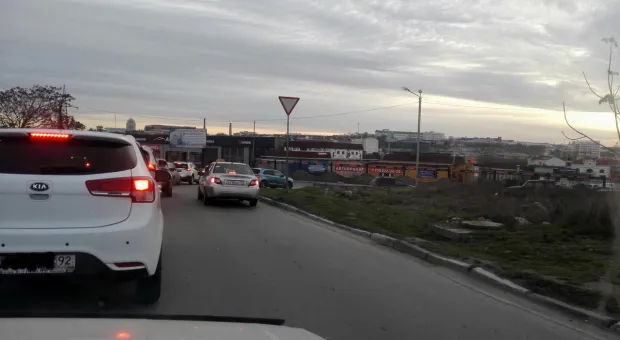 Светофор на проблемном перекрёстке в Севастополе снова "прообещали" чиновники