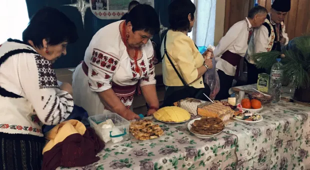 В Севастополе белорусы щедро накрыли столы грекам
