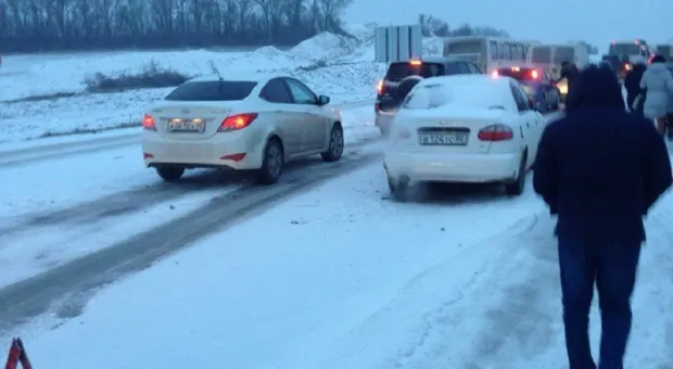 И грянул снег! Крымские дороги превратились в каток