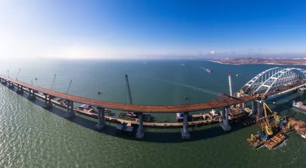Больше половины Крымского моста построено за два года