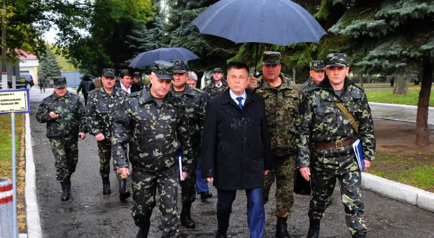 Экс-министра обороны Лебедева раздражает севастопольский парламент
