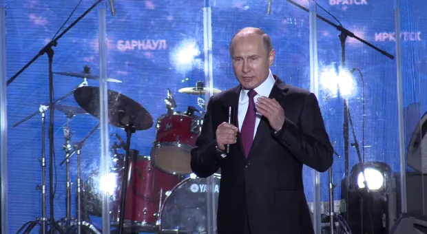 "Вы своим решением показали всему миру, что такое настоящая, а не показная демократия", - Путин в Севастополе