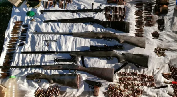 В горах у села Соколиное обнаружен схрон с оружием