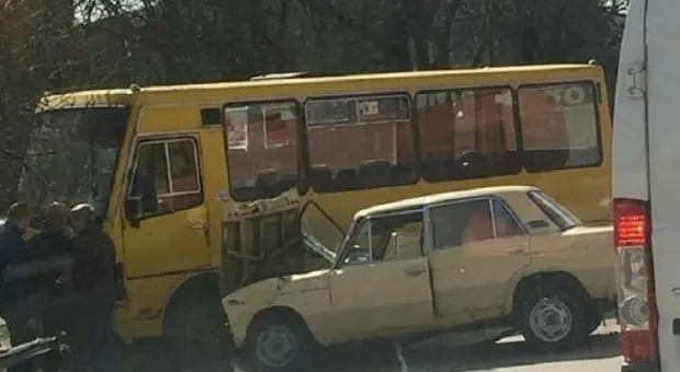 Семь человек пострадали при столкновении «Жигулей» с автобусом