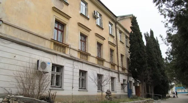 Неизвестный с ножом напал на врача в Севастополе