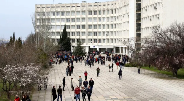 В Севастополе 500 студентам ищут новую крышу над головой