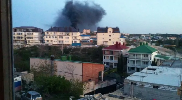 Пожар в Севастополе охватил 100 квадратных метров