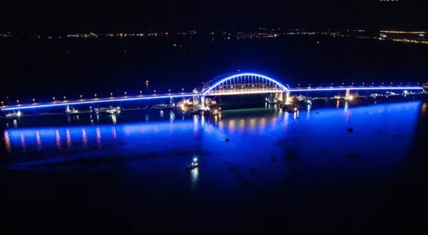 Сияющим красавчиком стал Крымский мост