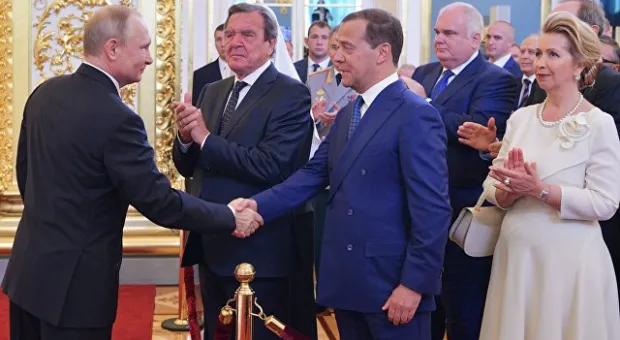 Новости России - Выходные и рабочие дни в мае В Республику прибывает очередной гуманитарный конвой от МЧС Российской Федерации