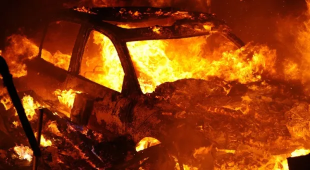 Соцсети: сгорела «Тойота» вип–чиновника Феодосии