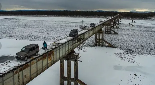 Cамый опасный мост России смыло ледоходом