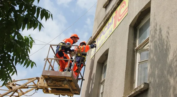 Улицы Севастополя избавляют от броской рекламы 