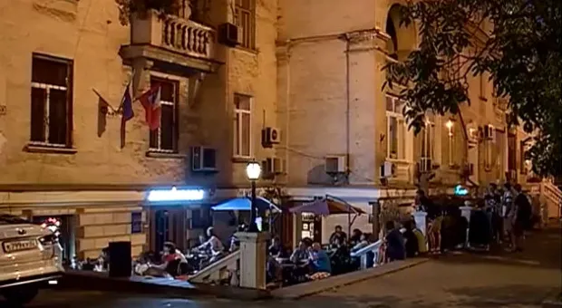 В центре Севастополя устраивают пьяные крики под окнами горожан