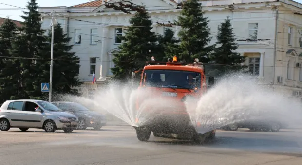 Четверть миллиона в день тратят в Севастополе на мойку дорог